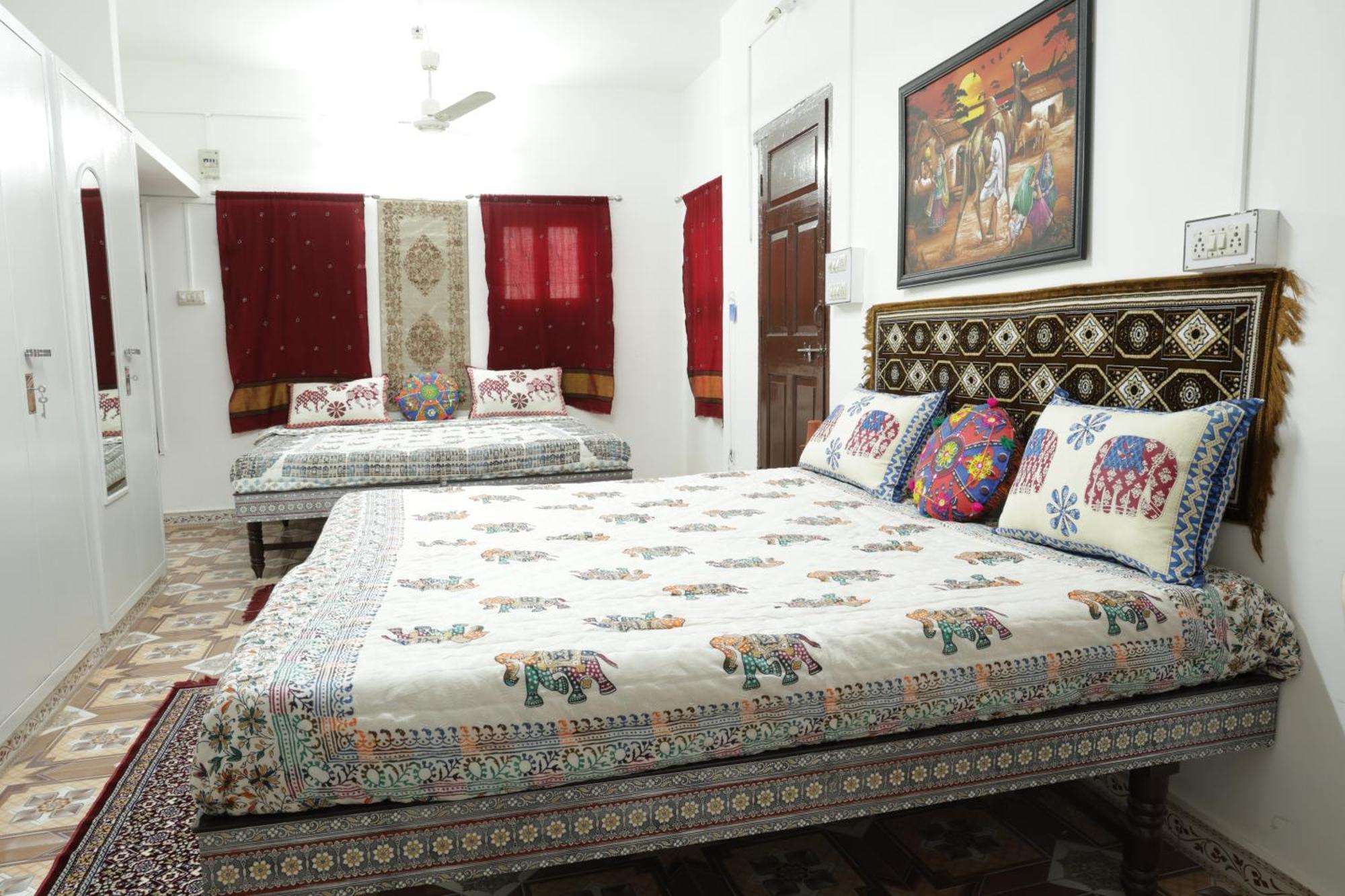 Prag View Heritage Homestay ภุช ภายนอก รูปภาพ